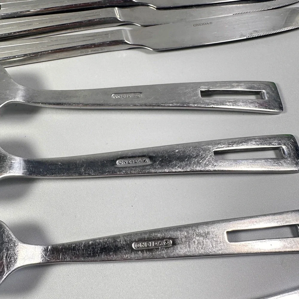 Oneida LIFT Stainless Flatware Slot Handle Modernist 7-Pc Set Knives Forks Spoon
